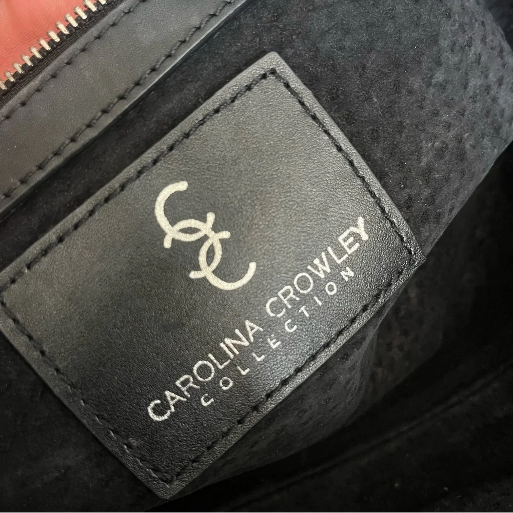 Carolina Crowley Milan Croc Embossed Blue Leather Bag With Silver Skull Charm - Picture 8 of 8